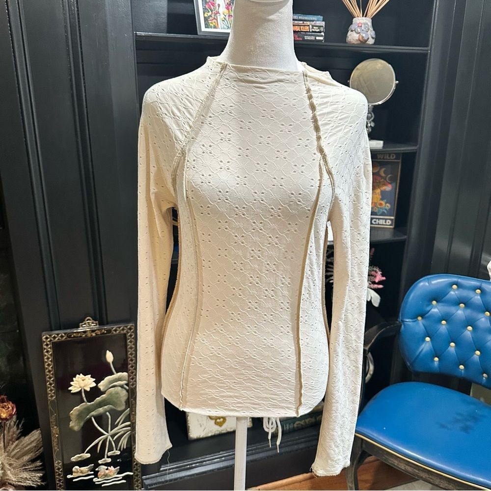 Urban Outfitters Mock Turtle Neck Cream Structured Long Sleeve Size Medium
